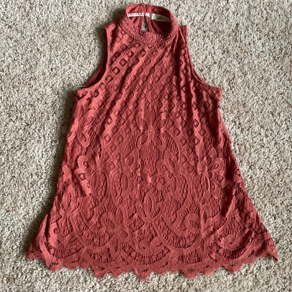 Ladies XS casual tank top.  Rust color.  Super cute.  Excellent condition.